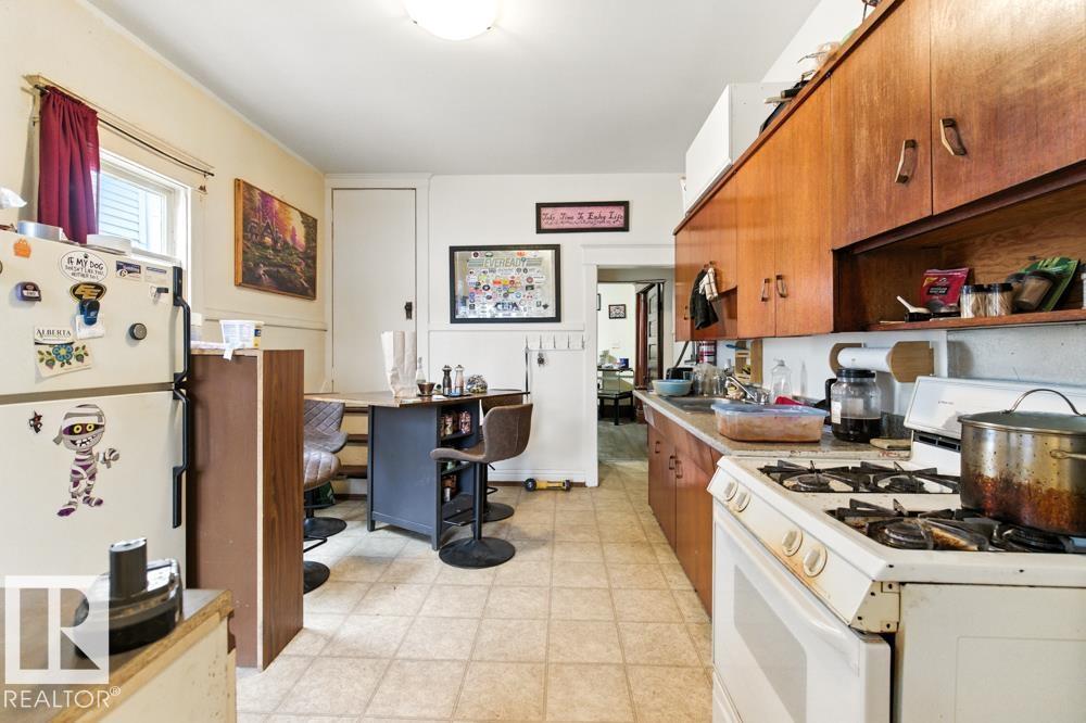 10256 95 ST NW - 16