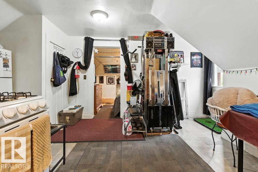 10256 95 ST NW, Edmonton