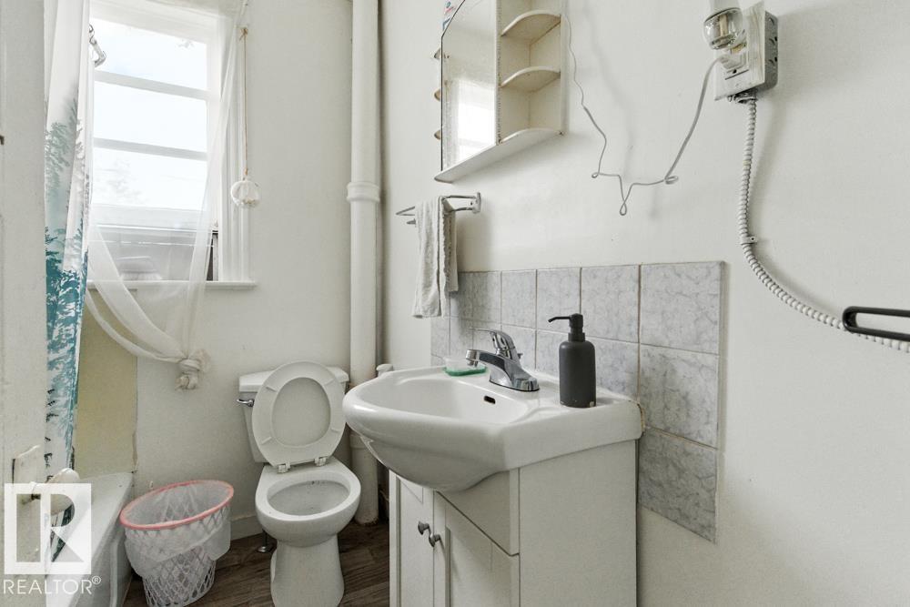 10260 95 ST NW - 16