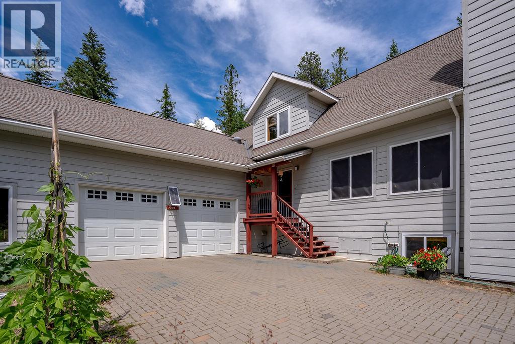 6105 Pine Ridge Road, Kaslo
