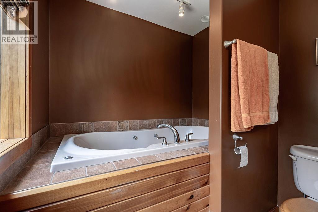 6105 Pine Ridge Road, Kaslo