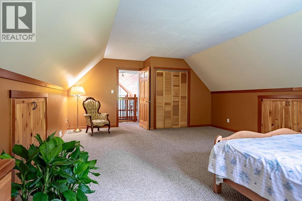 6105 Pine Ridge Road, Kaslo