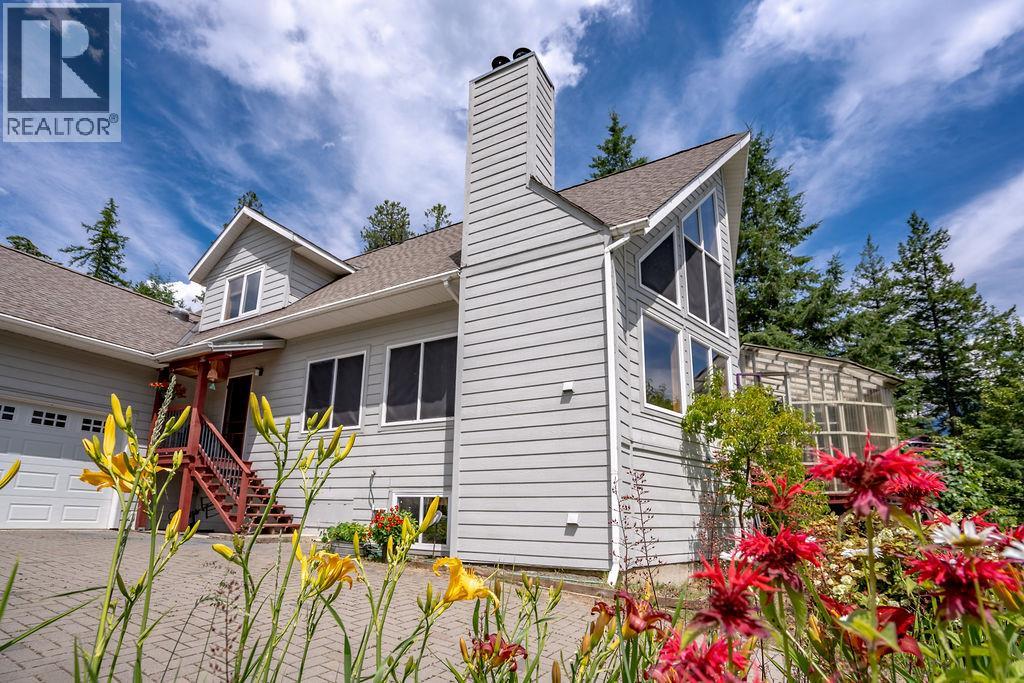 6105 Pine Ridge Road, Kaslo