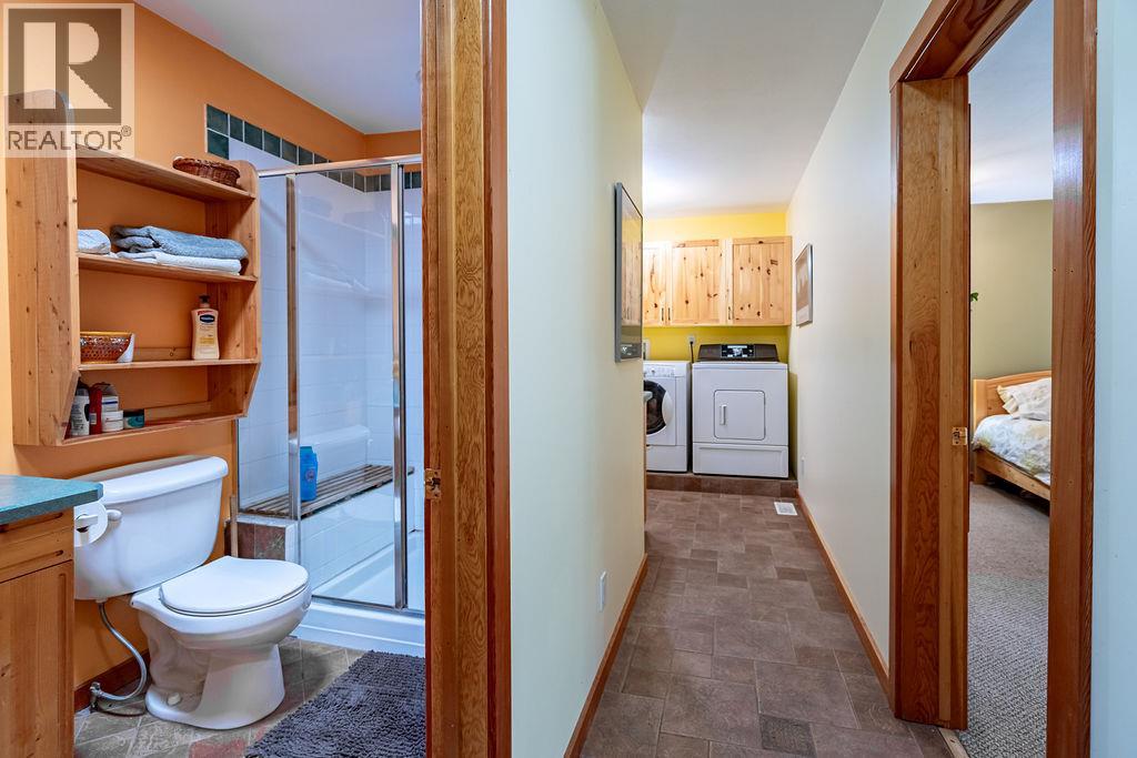 6105 Pine Ridge Road, Kaslo