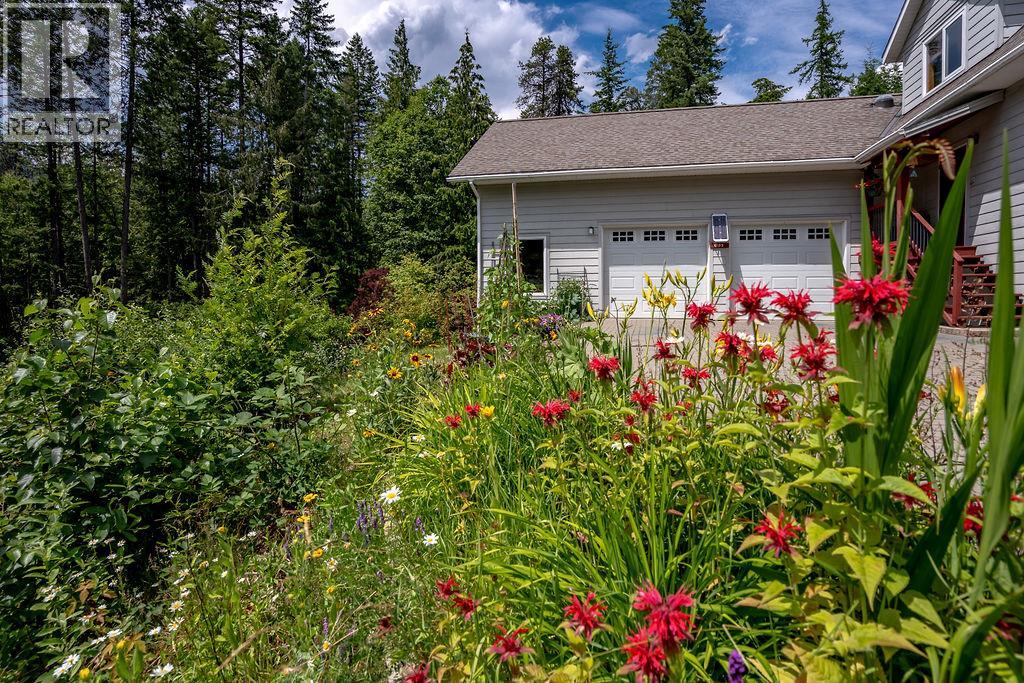 6105 Pine Ridge Road, Kaslo