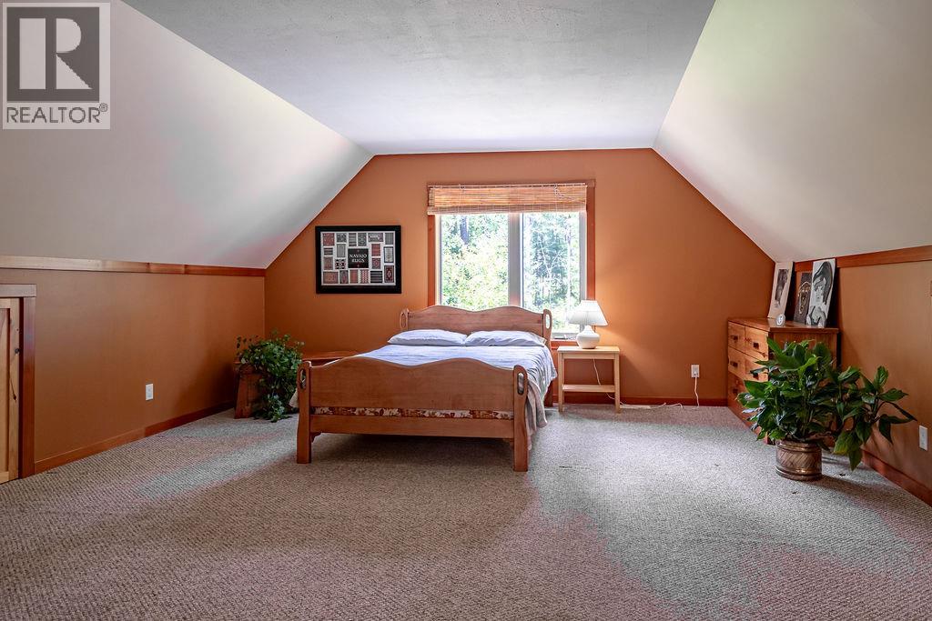 6105 Pine Ridge Road, Kaslo