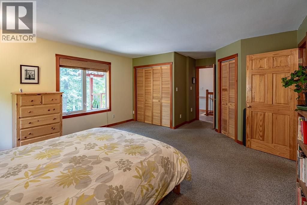 6105 Pine Ridge Road, Kaslo