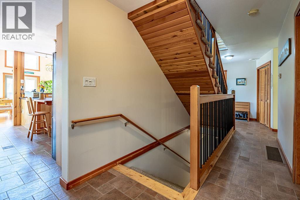6105 Pine Ridge Road, Kaslo