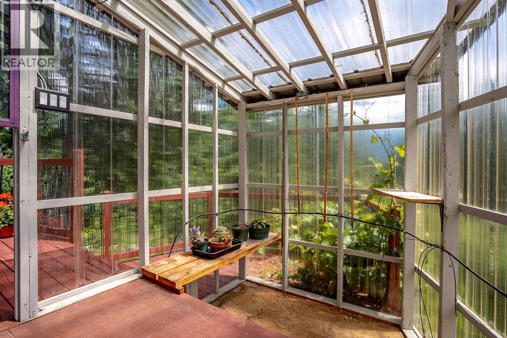 6105 Pine Ridge Road, Kaslo