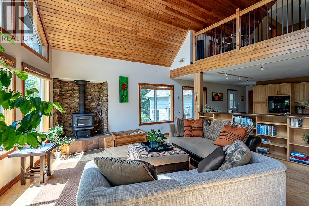 6105 Pine Ridge Road, Kaslo