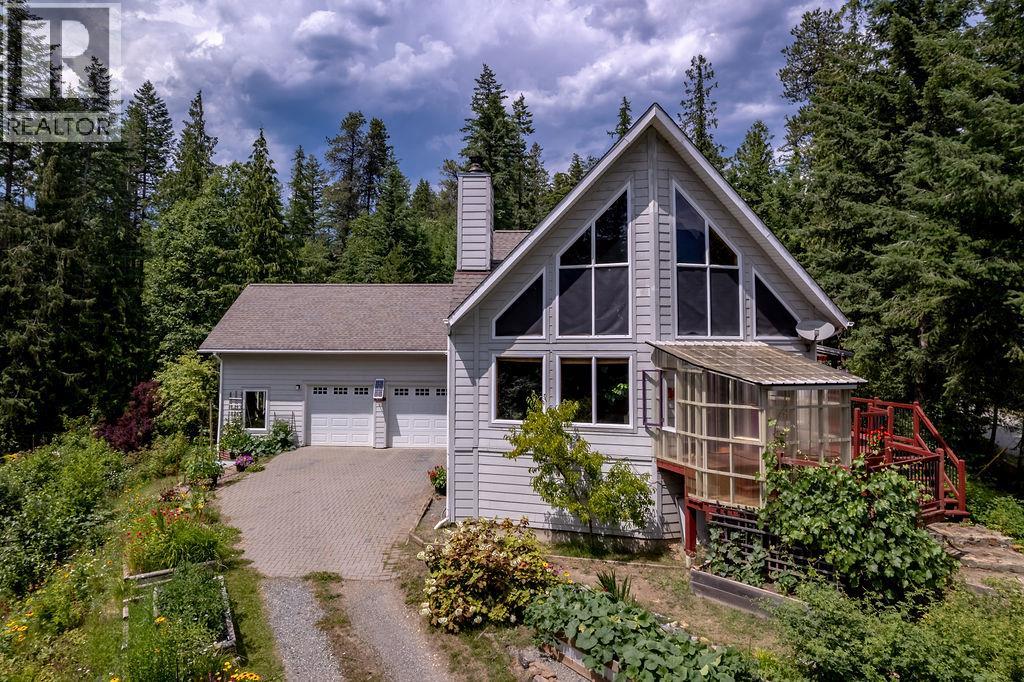 6105 Pine Ridge Road, Kaslo