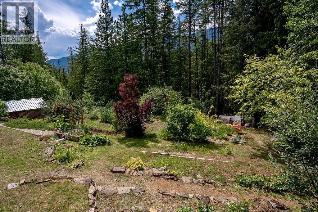 6105 Pine Ridge Road, Kaslo