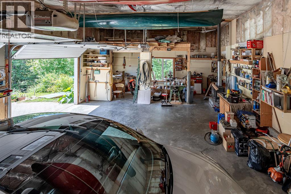 6105 Pine Ridge Road, Kaslo