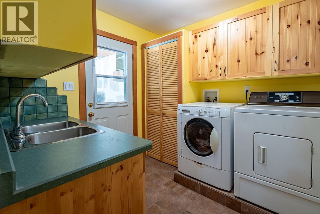 6105 Pine Ridge Road, Kaslo