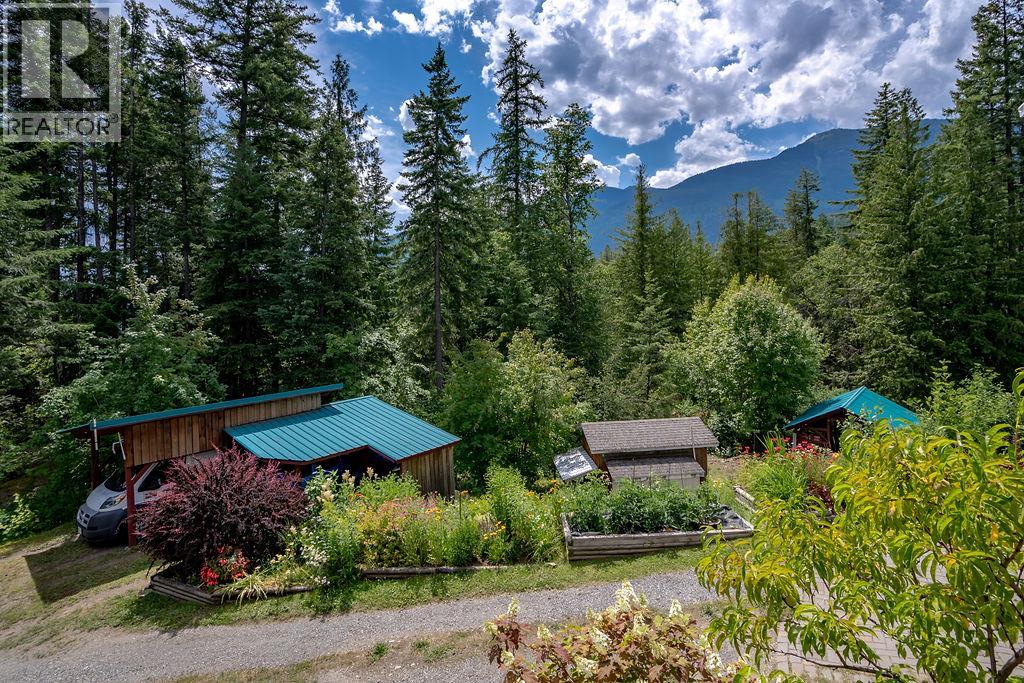 6105 Pine Ridge Road, Kaslo