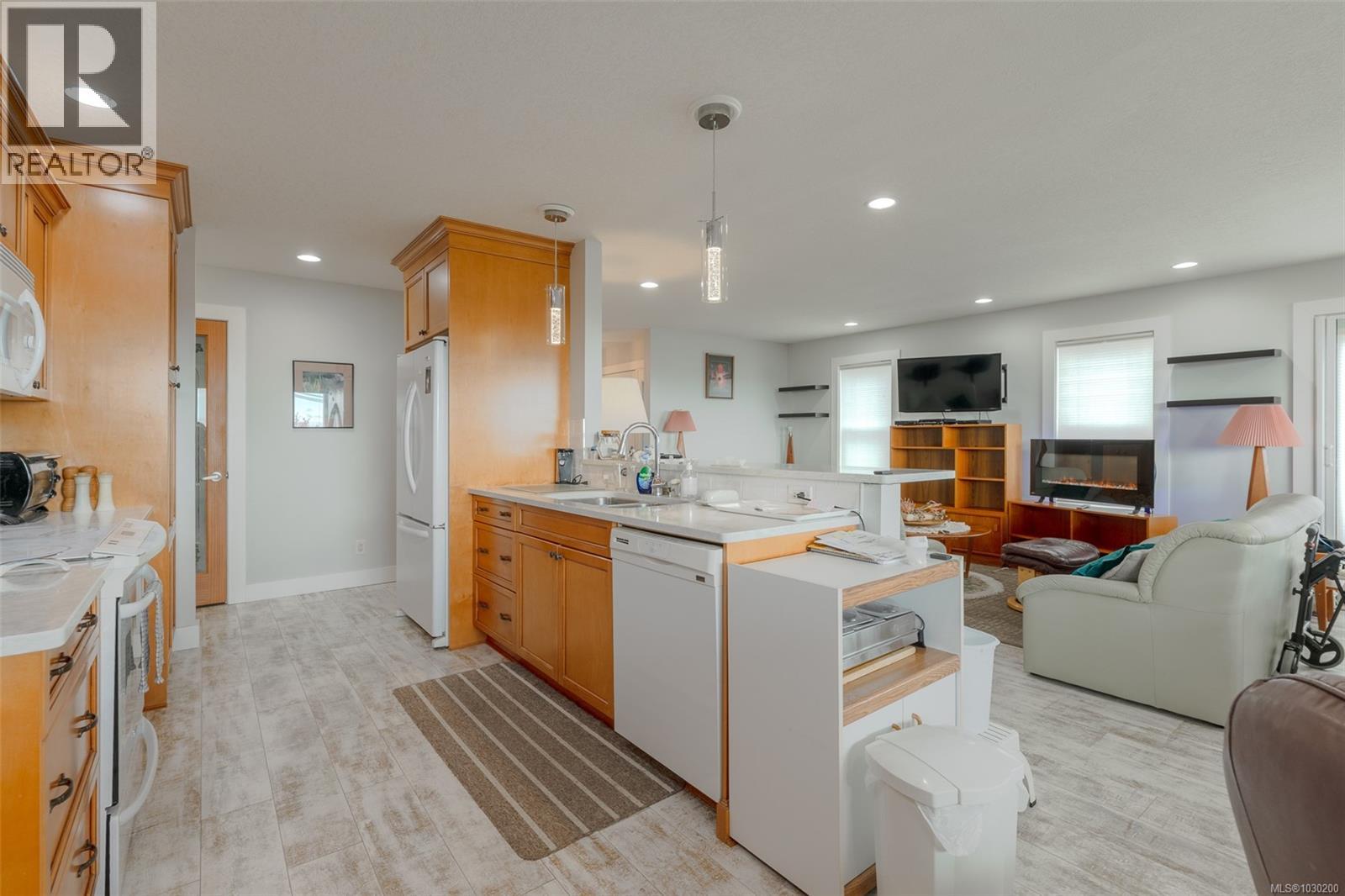 #11 606 FARRELL RD - 17