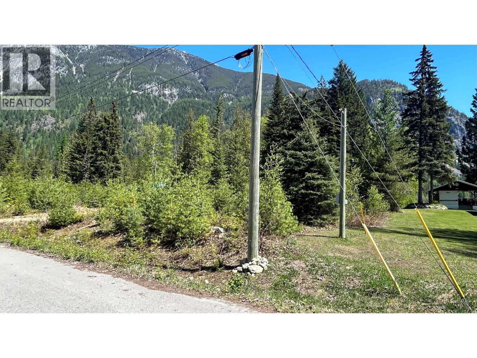 209 ISLAND VIEW Road, Summit Lake