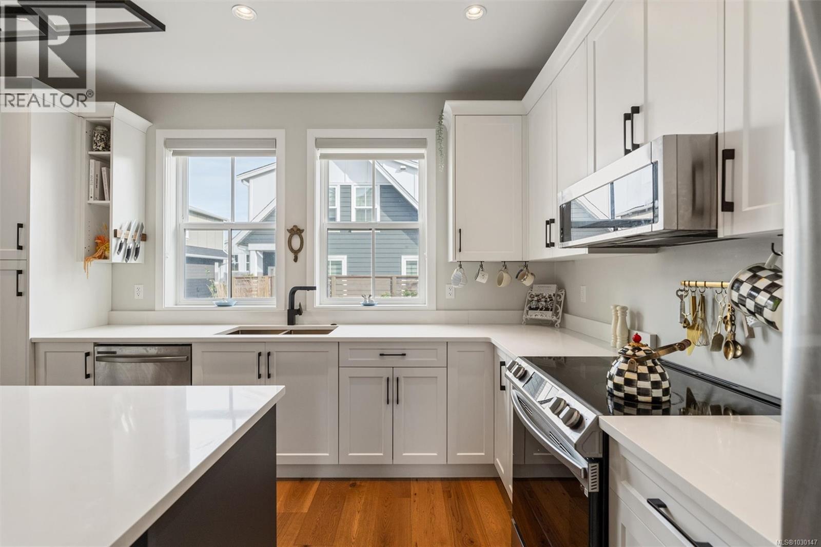 1 3120 Washington Avenue, Victoria