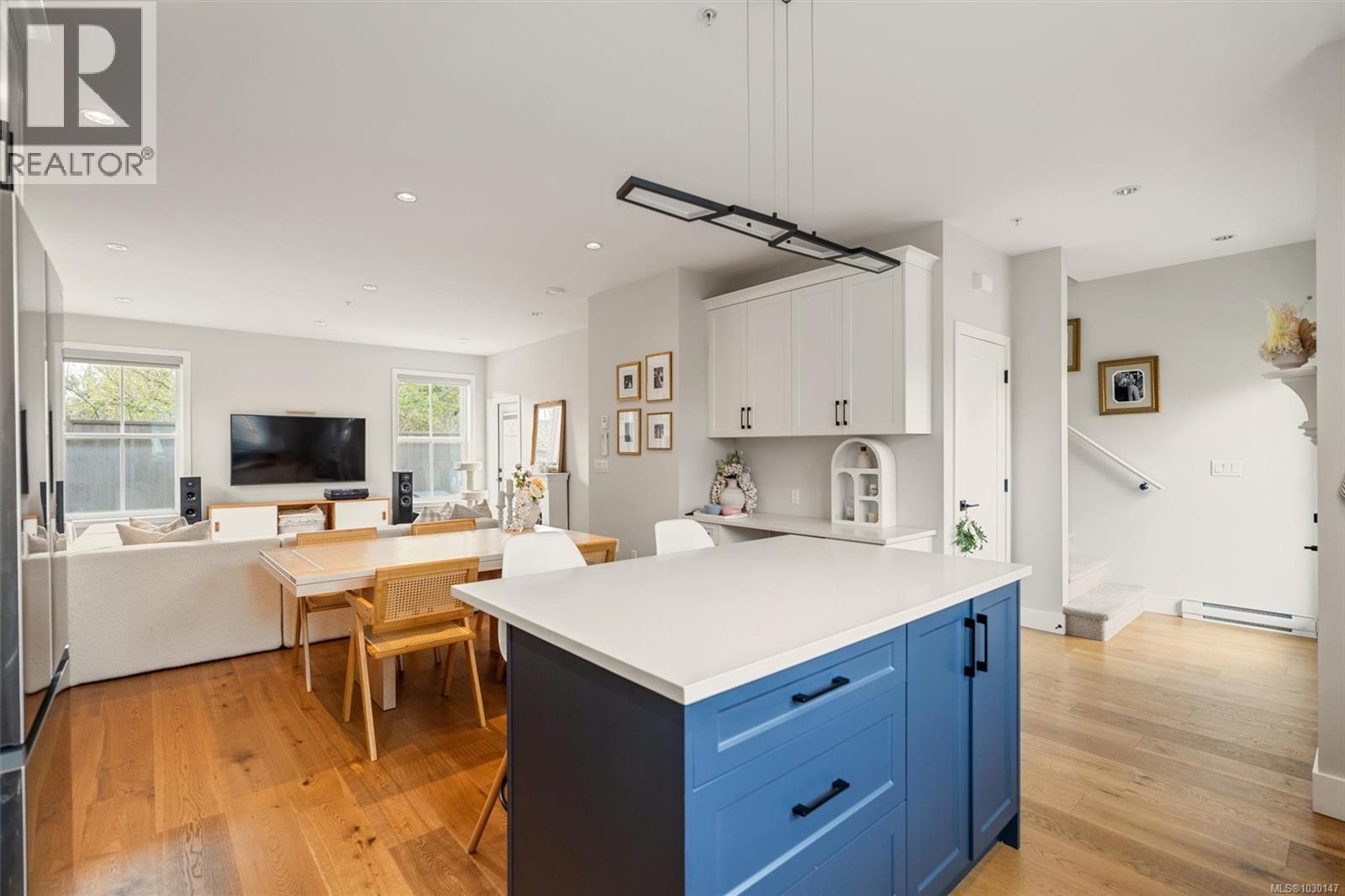 1 3120 Washington Avenue, Victoria