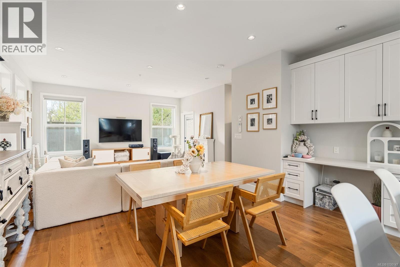 1 3120 Washington Avenue, Victoria