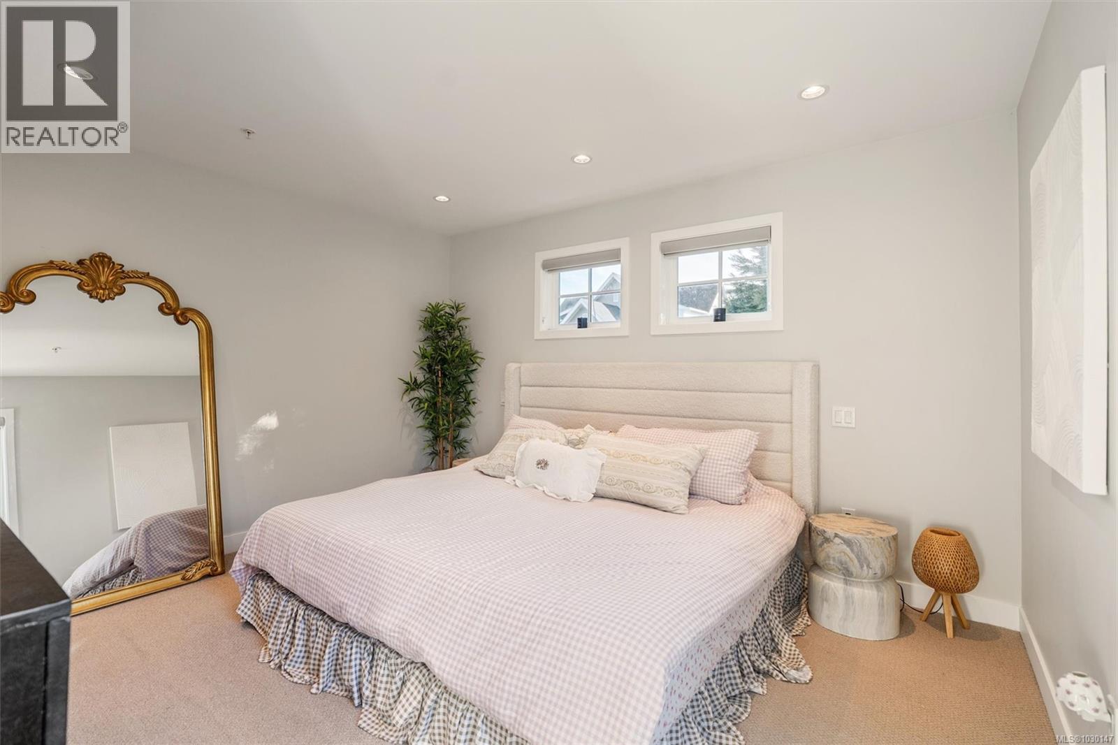 1 3120 Washington Avenue, Victoria