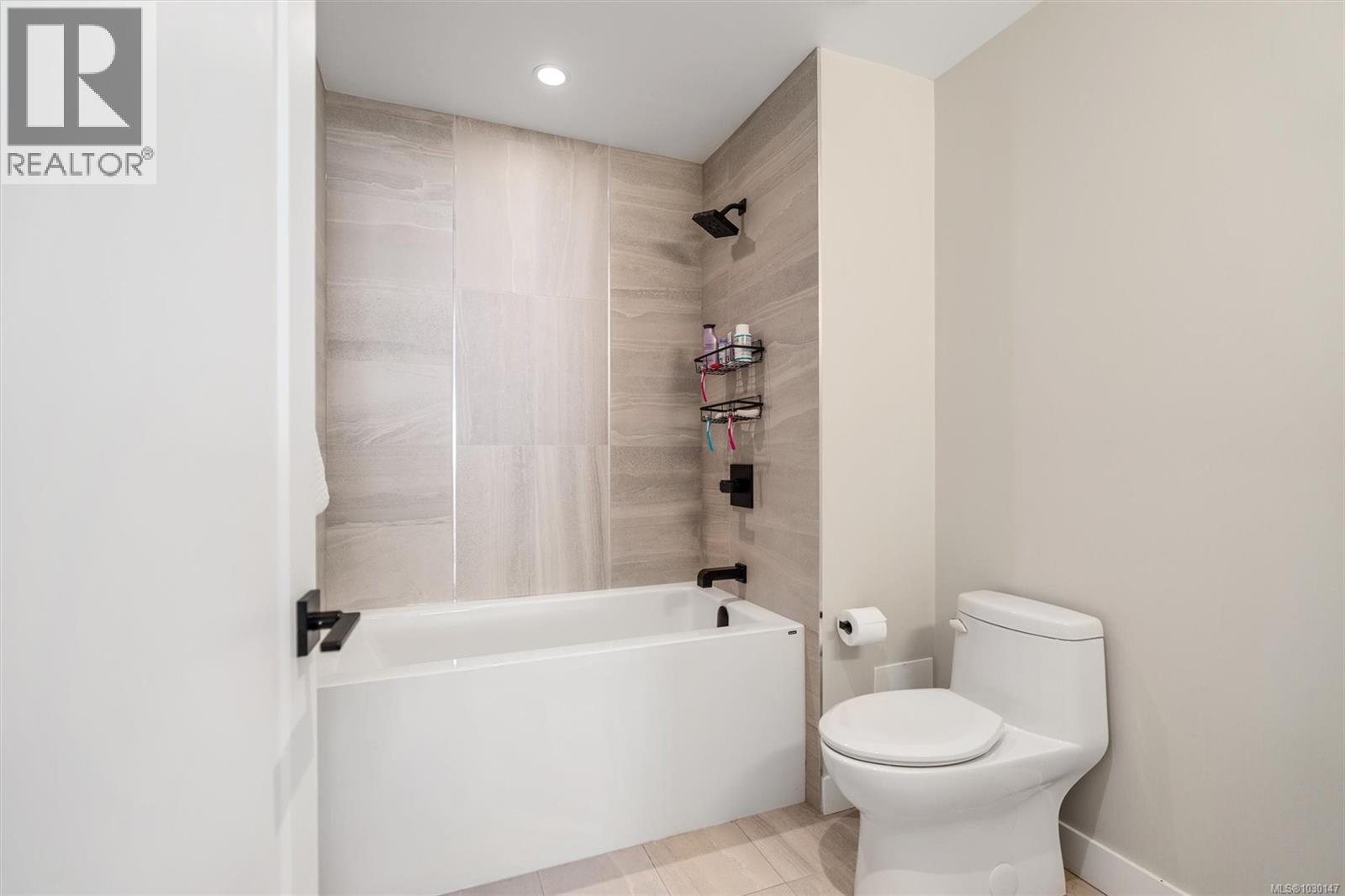 1 3120 Washington Avenue, Victoria