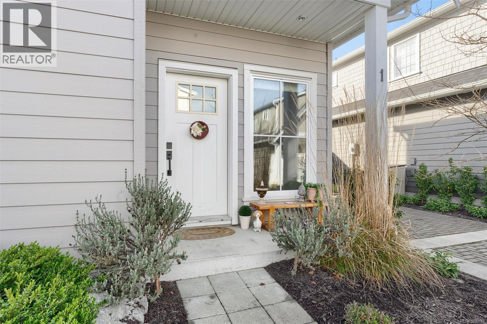 1 3120 Washington Avenue, Victoria