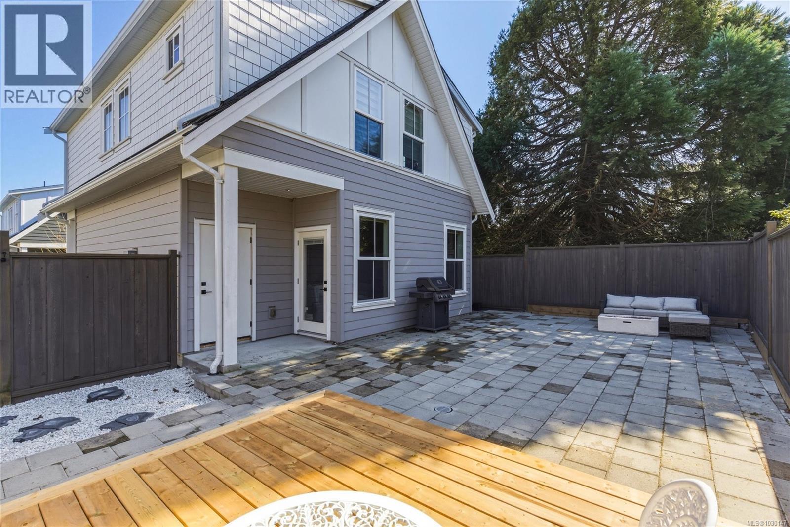 1 3120 Washington Avenue, Victoria