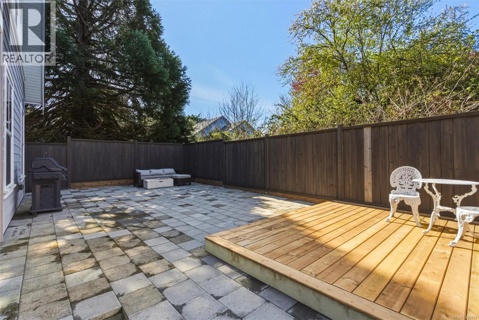 1 3120 Washington Avenue, Victoria