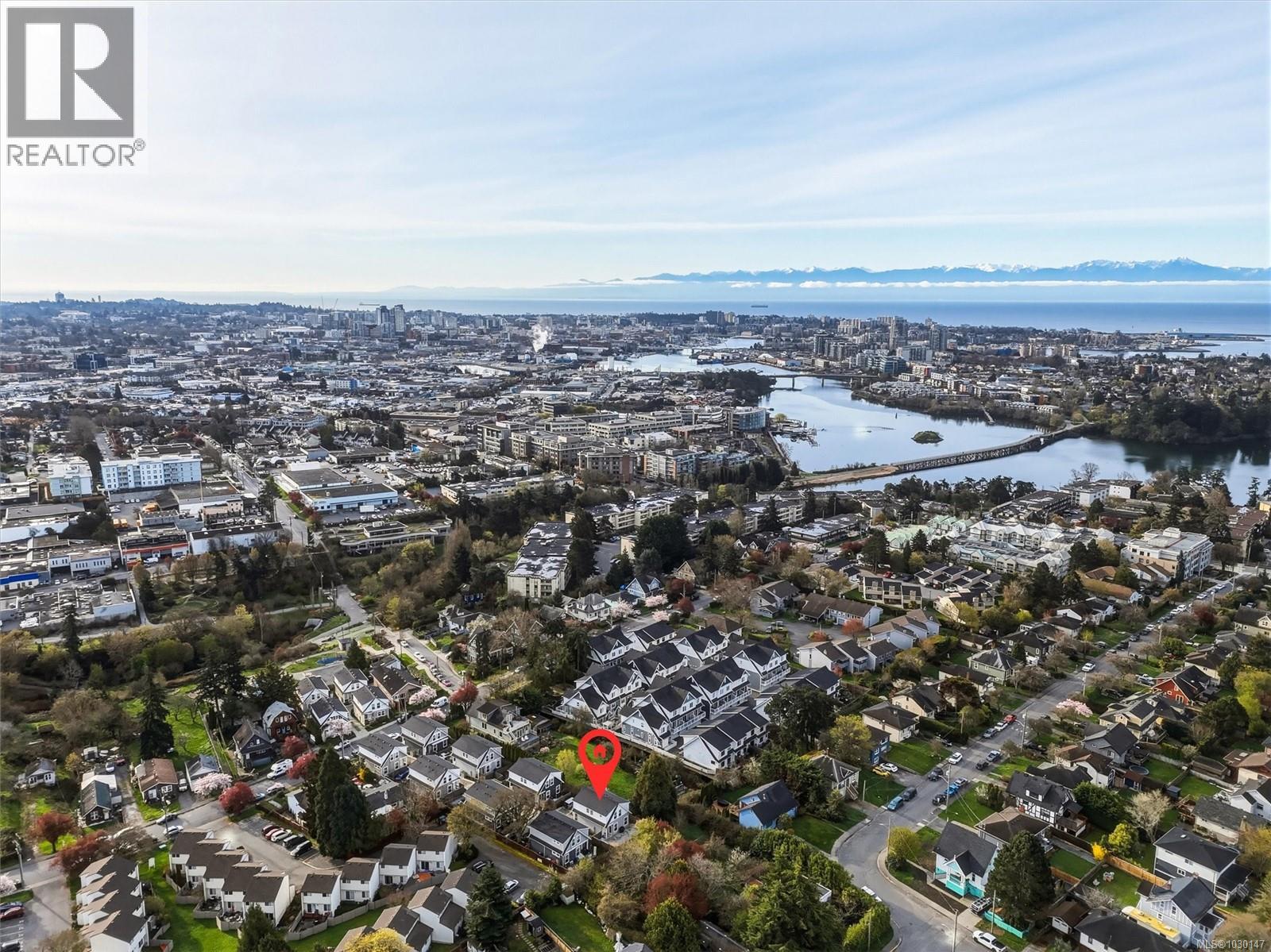 1 3120 Washington Avenue, Victoria