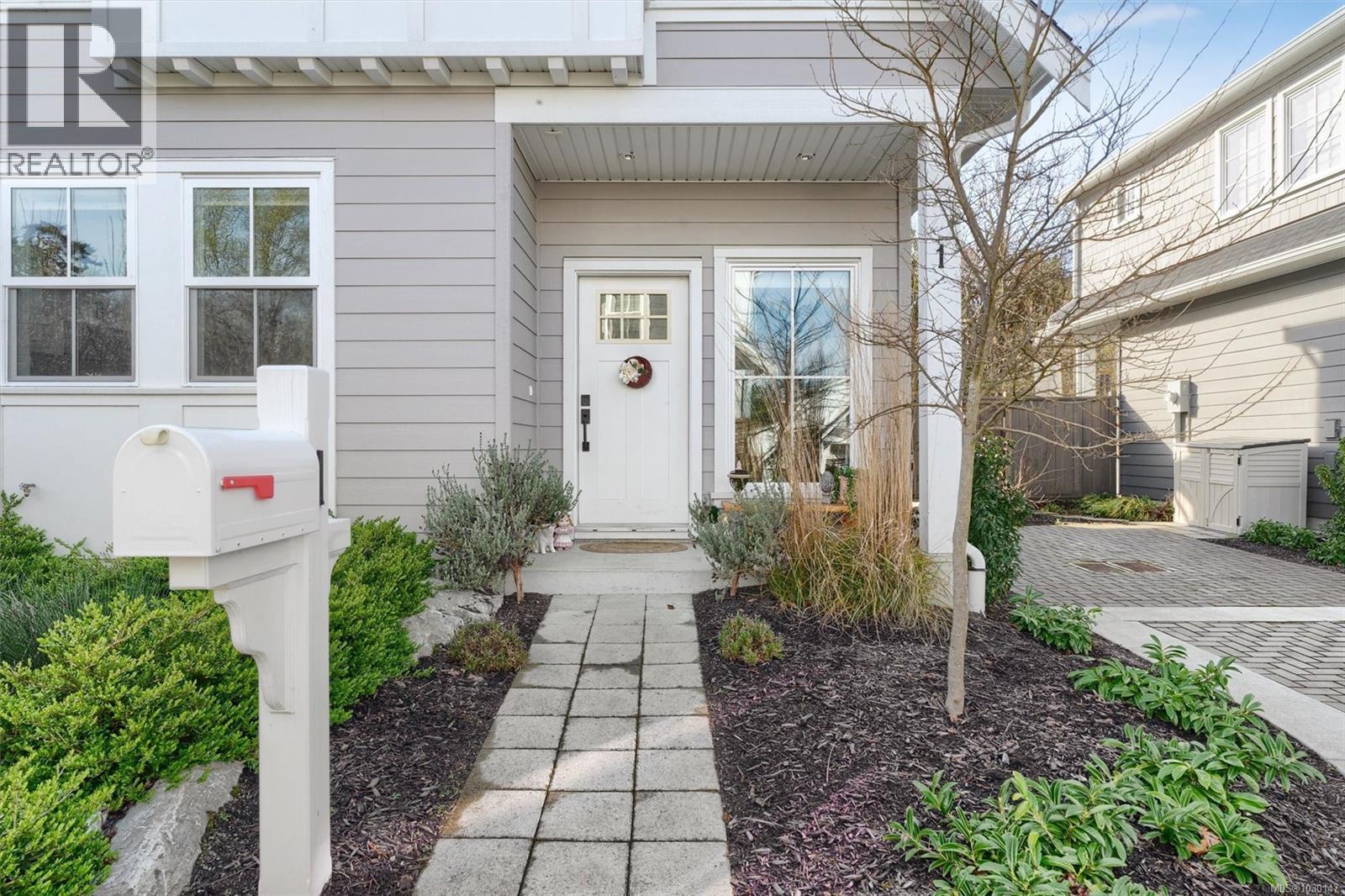 1 3120 Washington Avenue, Victoria