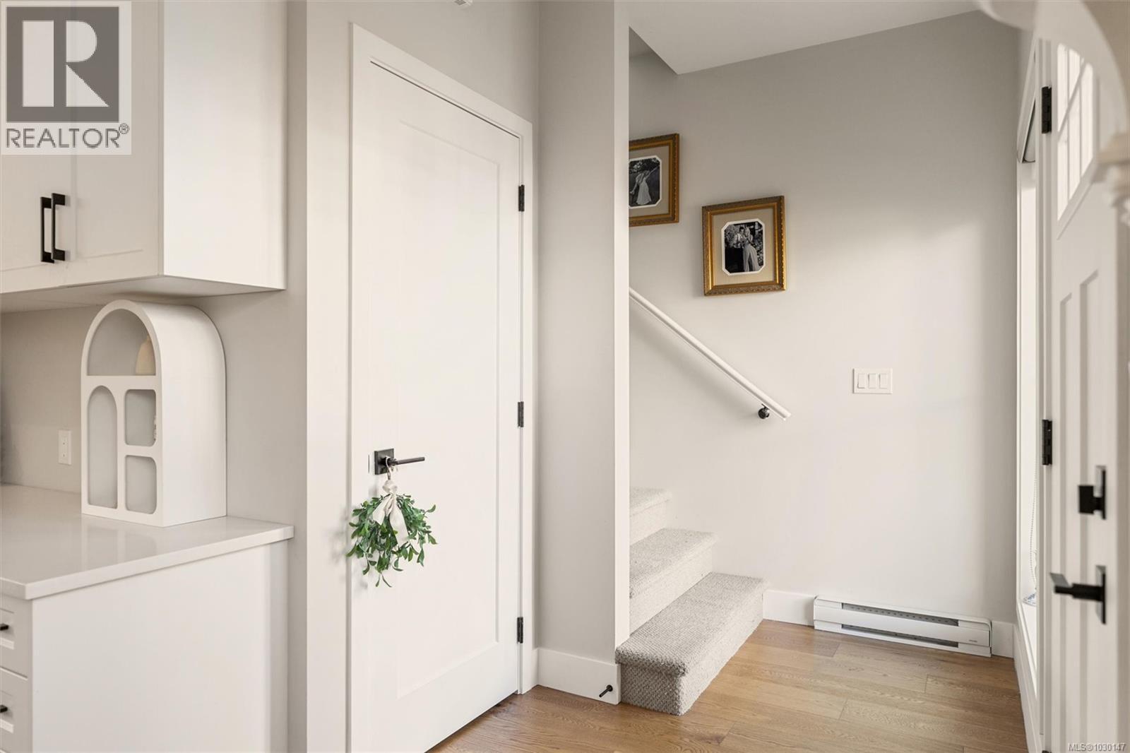 1 3120 Washington Avenue, Victoria