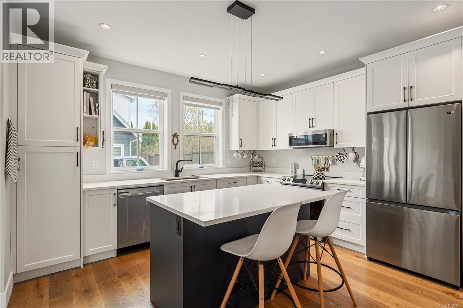 1 3120 Washington Avenue, Victoria