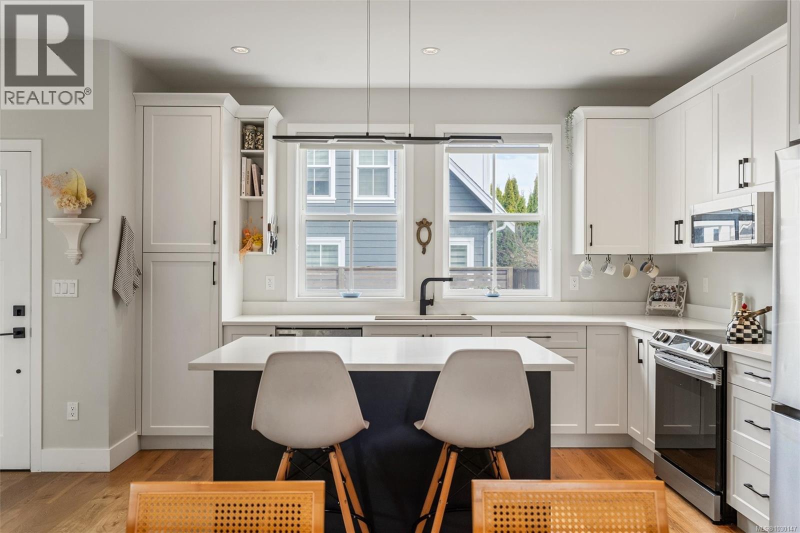 1 3120 Washington Avenue, Victoria