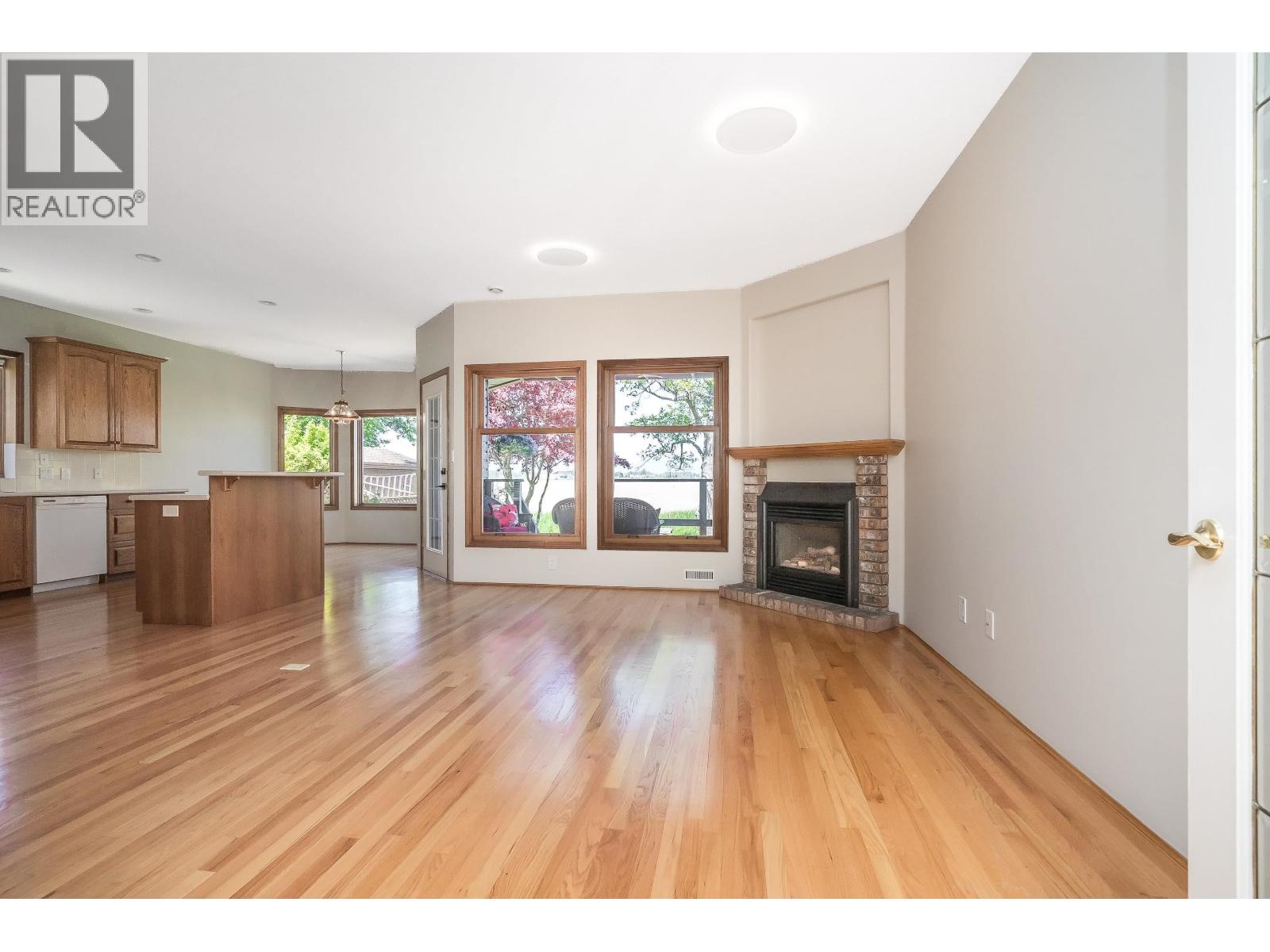 6247 CRESCENT Place, Delta