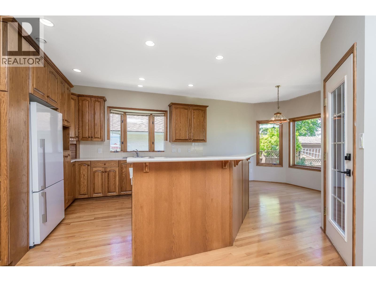 6247 CRESCENT Place, Delta