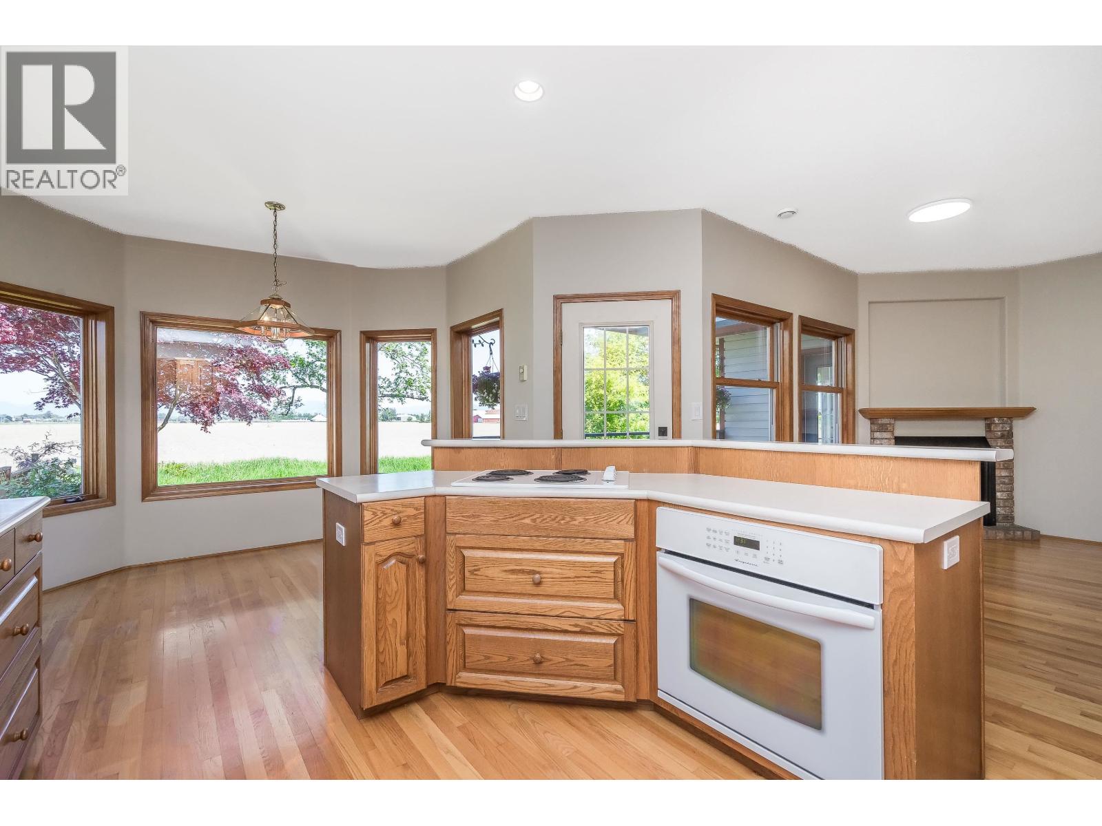 6247 CRESCENT Place, Delta