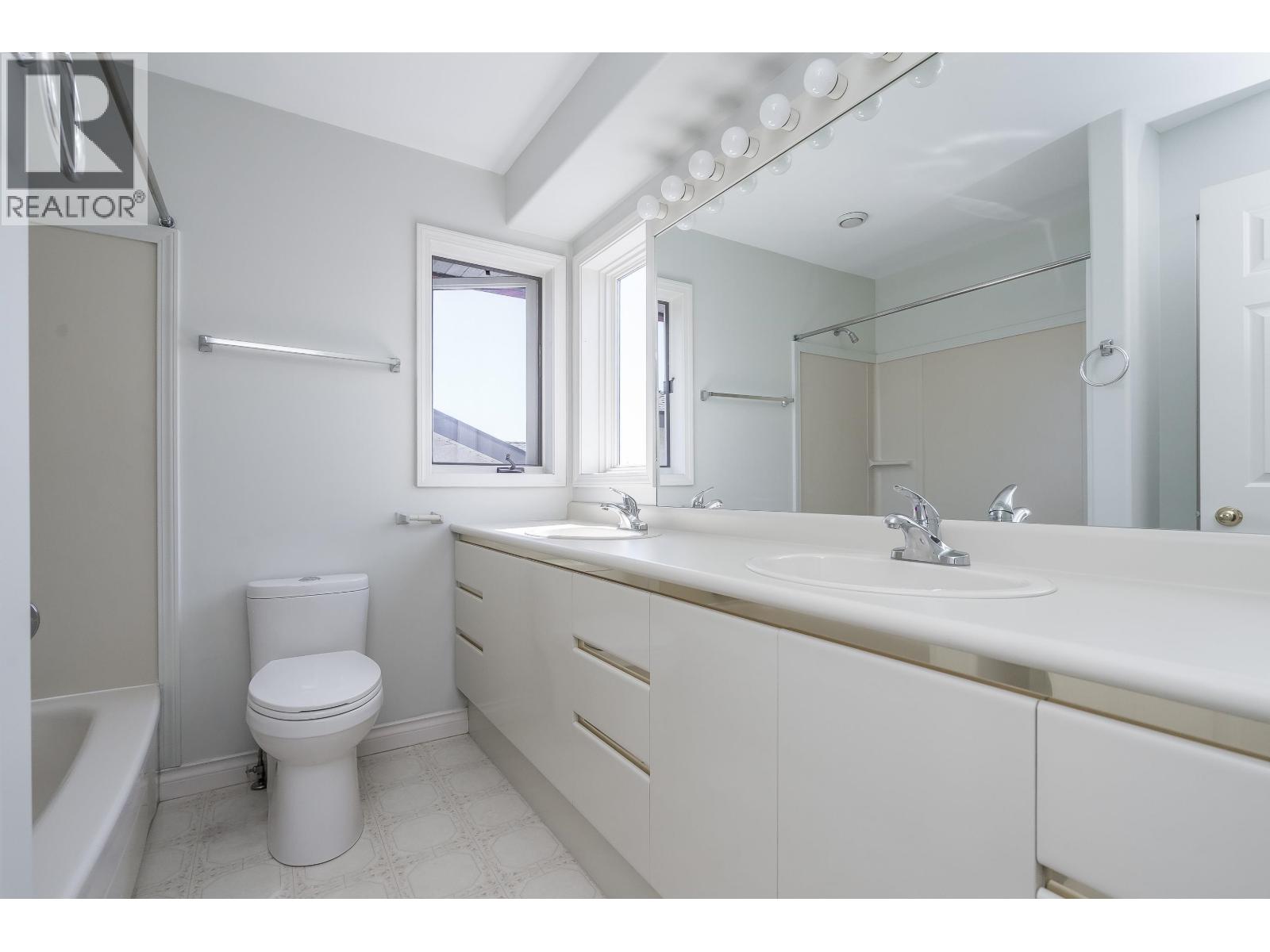 6247 CRESCENT Place, Delta