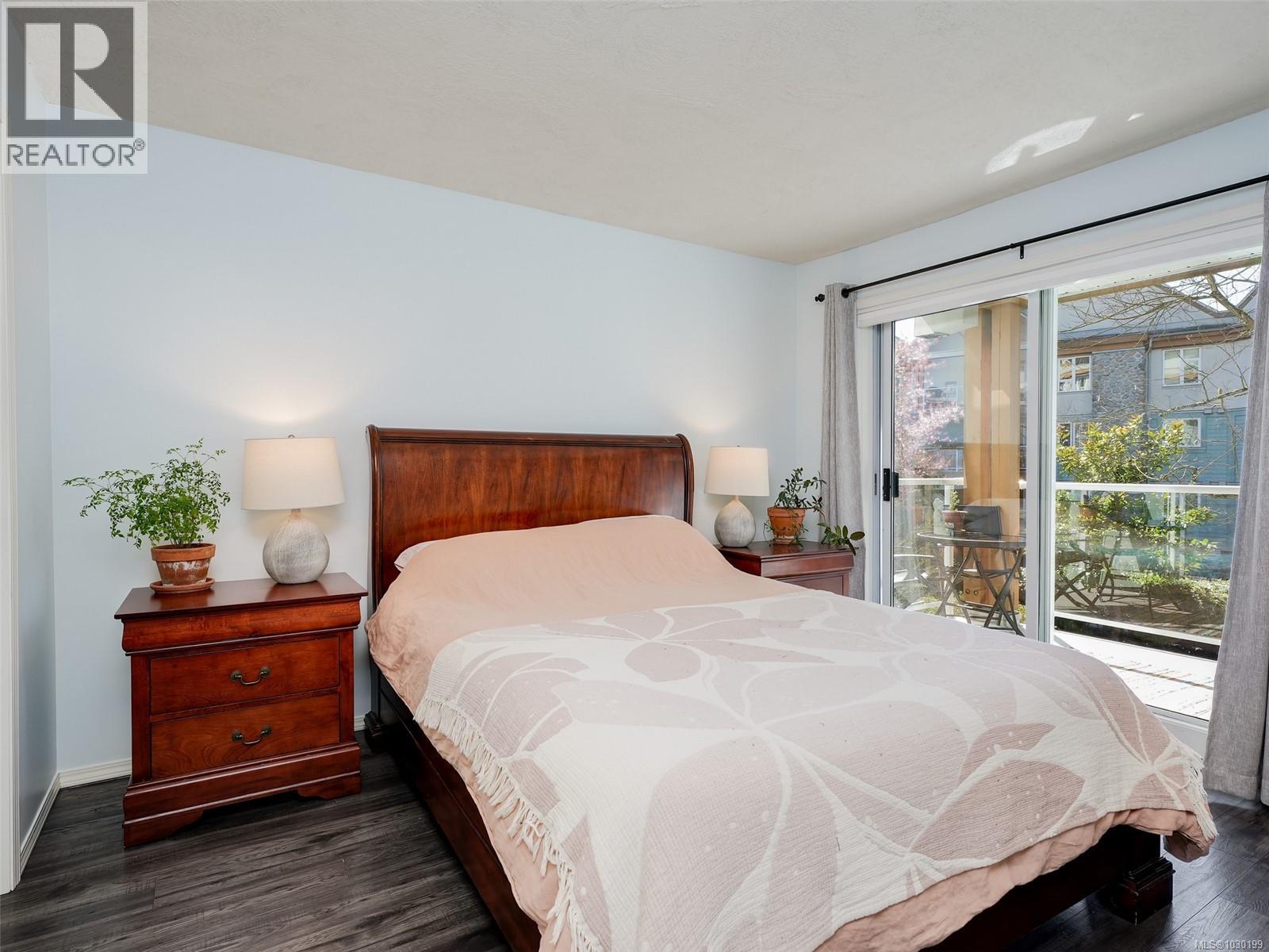 203 490 Marsett Place, Saanich