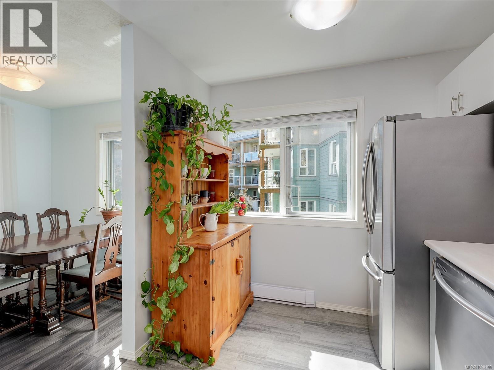 203 490 Marsett Place, Saanich