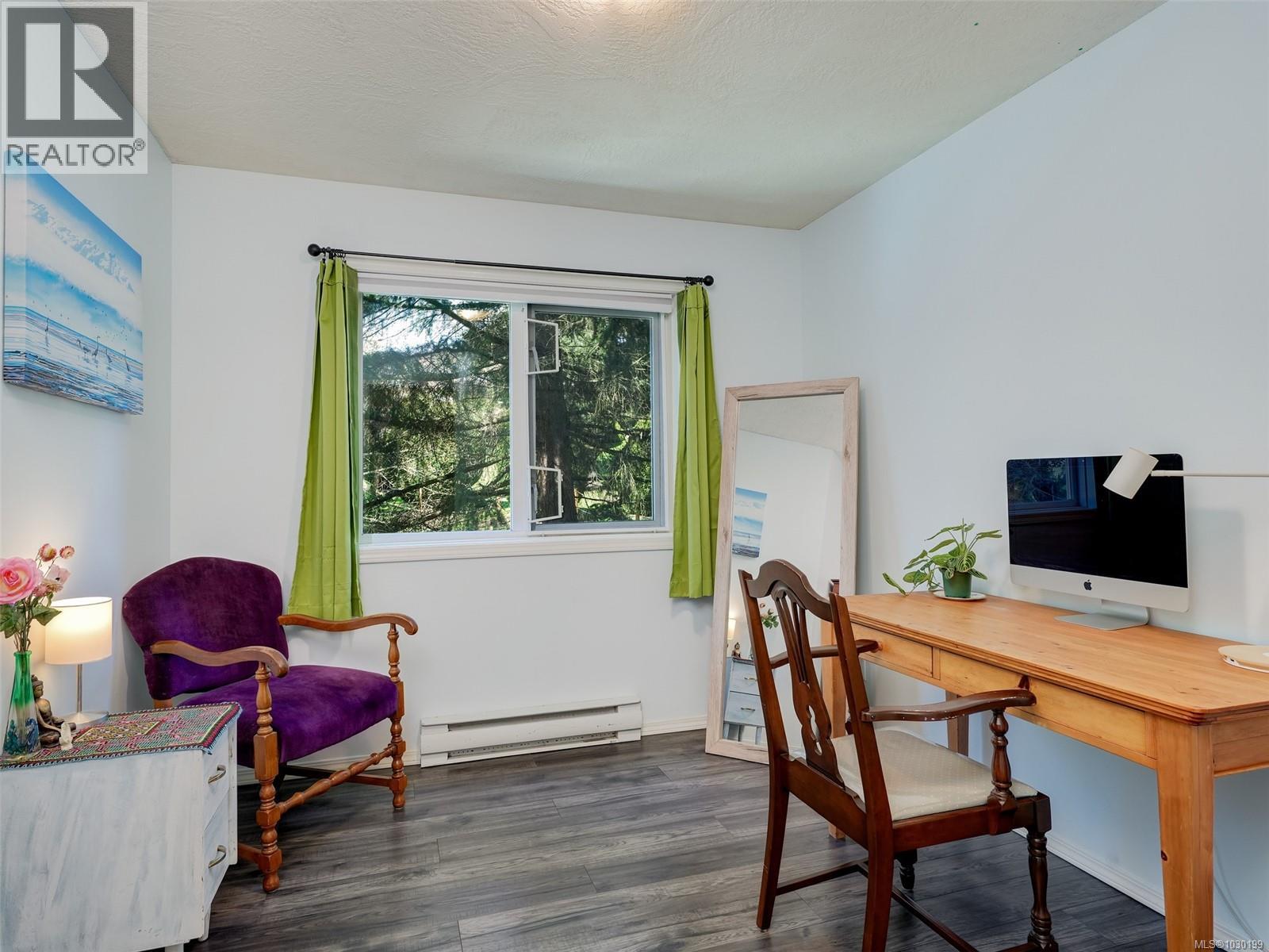 203 490 Marsett Place, Saanich