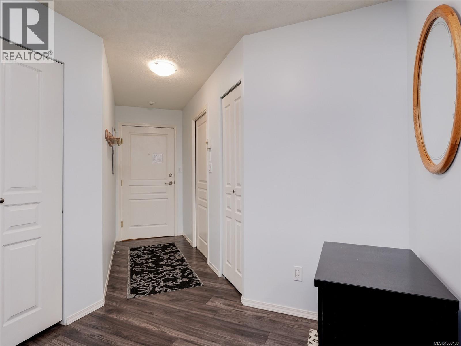 203 490 Marsett Place, Saanich