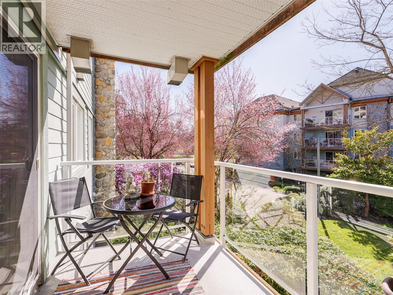 203 490 Marsett Place, Saanich