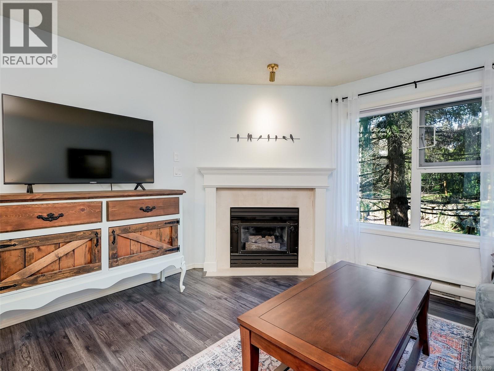 203 490 Marsett Place, Saanich