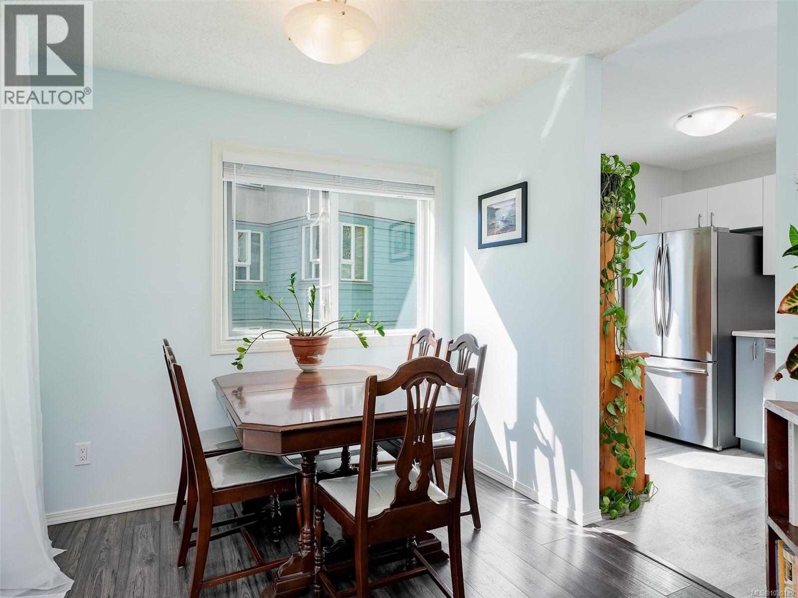 203 490 Marsett Place, Saanich