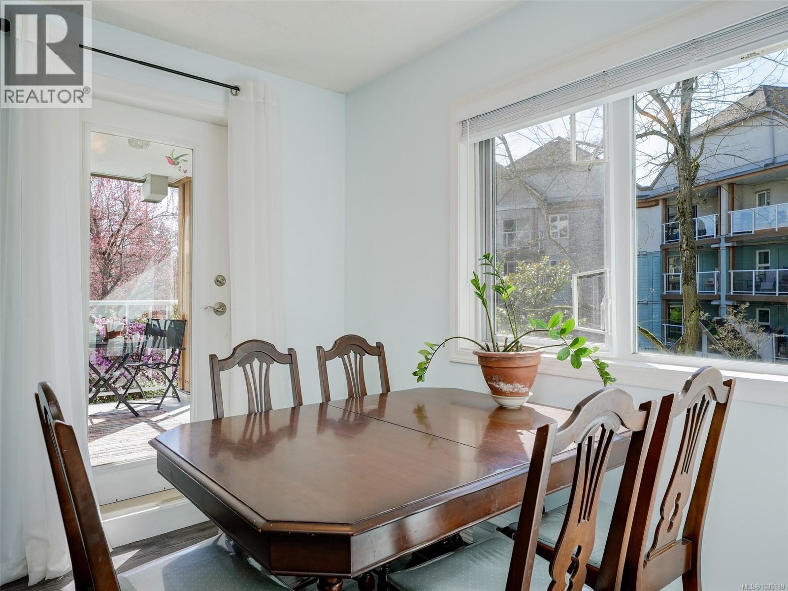 203 490 Marsett Place, Saanich