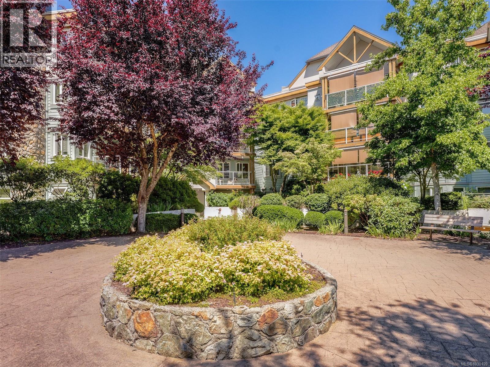 203 490 Marsett Place, Saanich