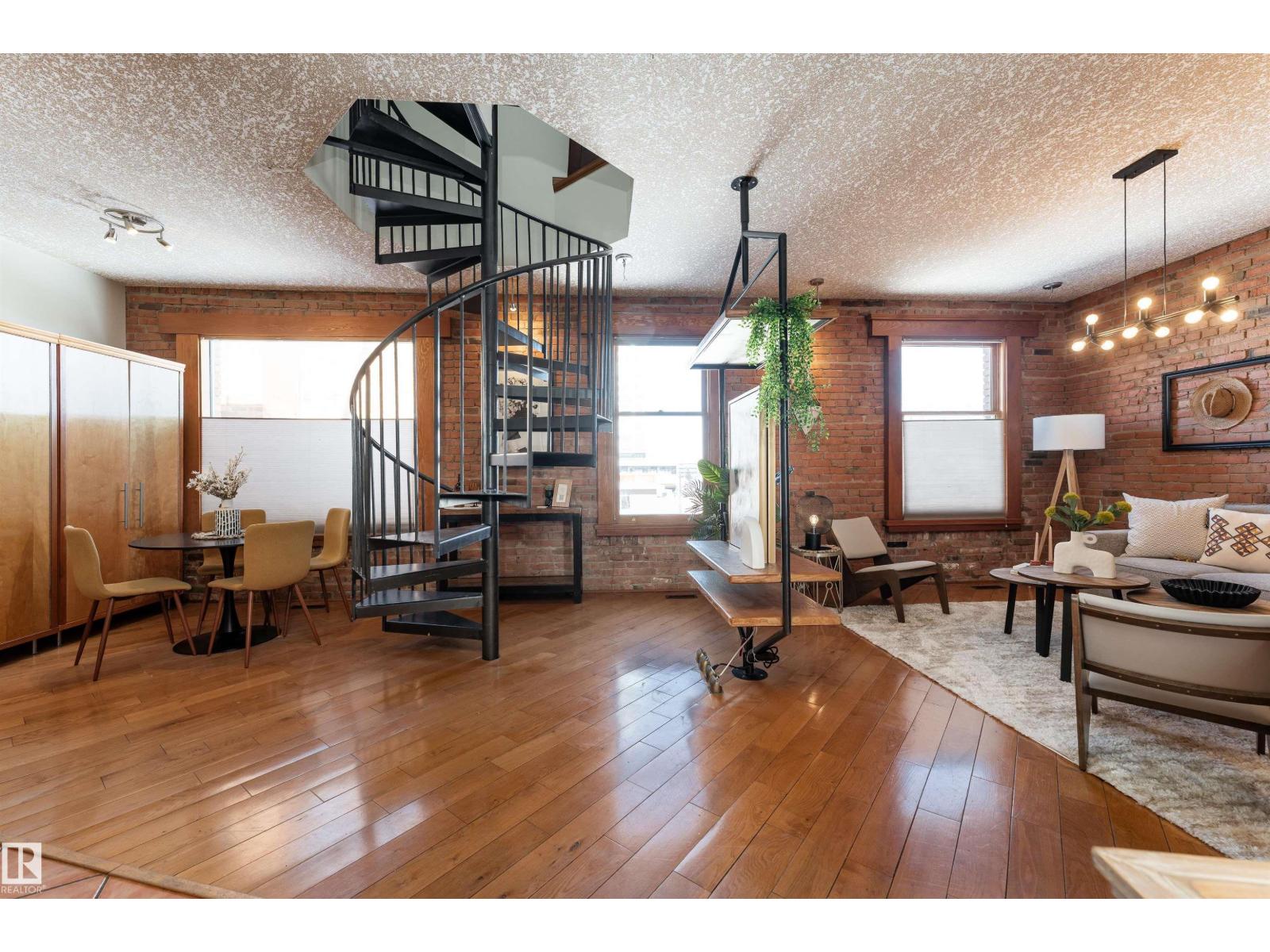 #301 10141 95 ST NW - 1