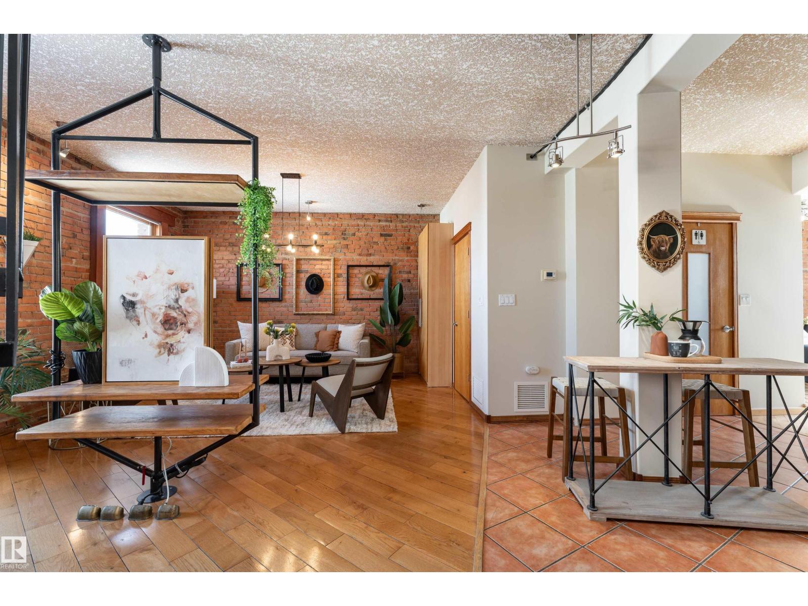 #301 10141 95 ST NW - 2