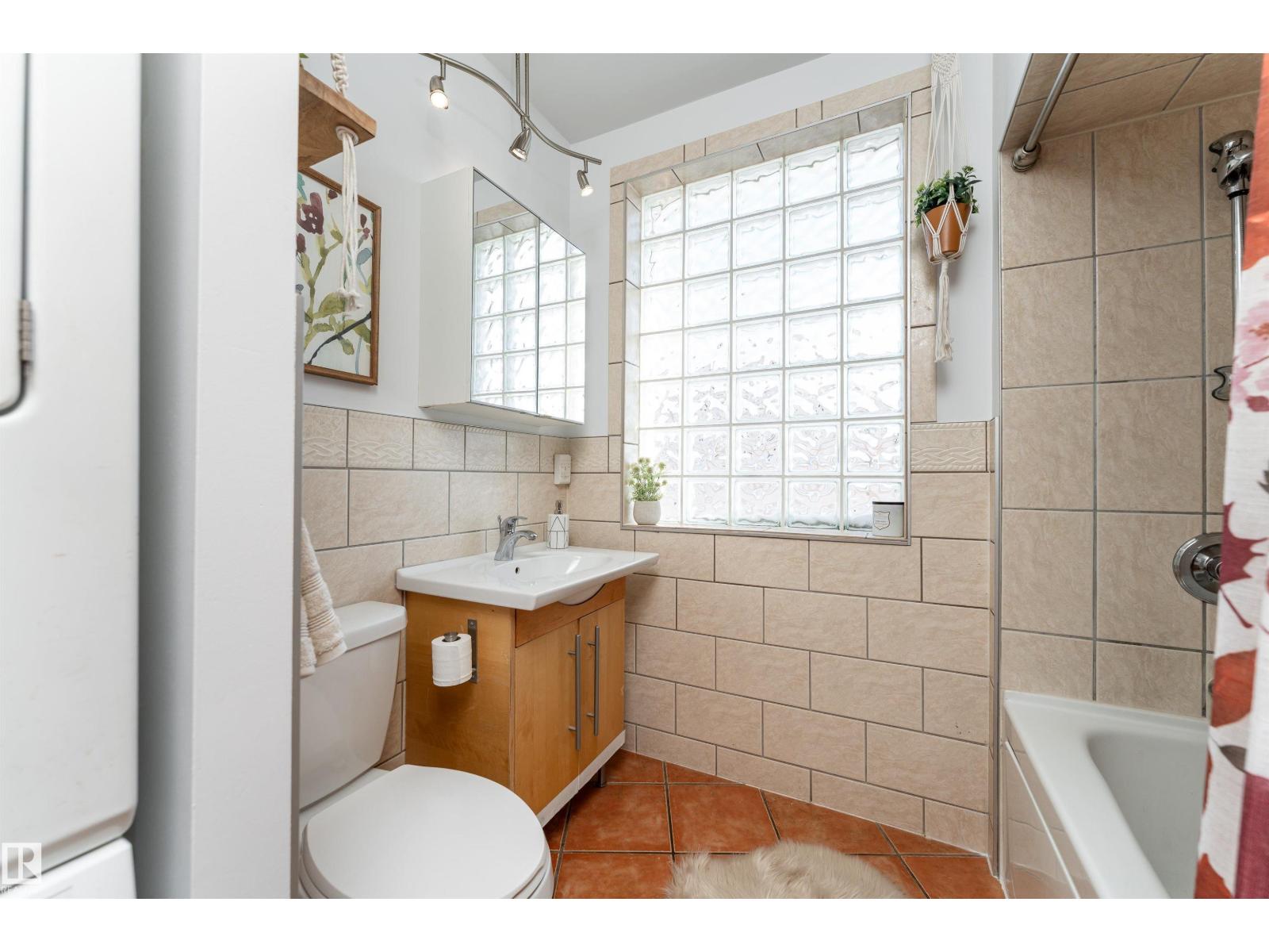 #301 10141 95 ST NW, Edmonton